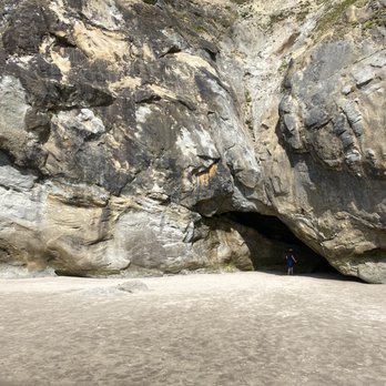 Hug Point State Recreation Site - Pretty big cave you can climb in at low tide. - Parks Near Me - Arch Cape, Oregon Hug Point State Recreation Site - Pretty big cave you can climb in at low tide. - Parks Near Me - Arch Cape, Oregon