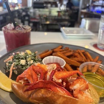 Lucky Lobster Co - Lobster roll - Seafood Near Me - Dunedin, Florida