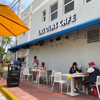 Las Olas Cafe - Outside dubbing area - Cuban Near Me - Miami Beach, Florida