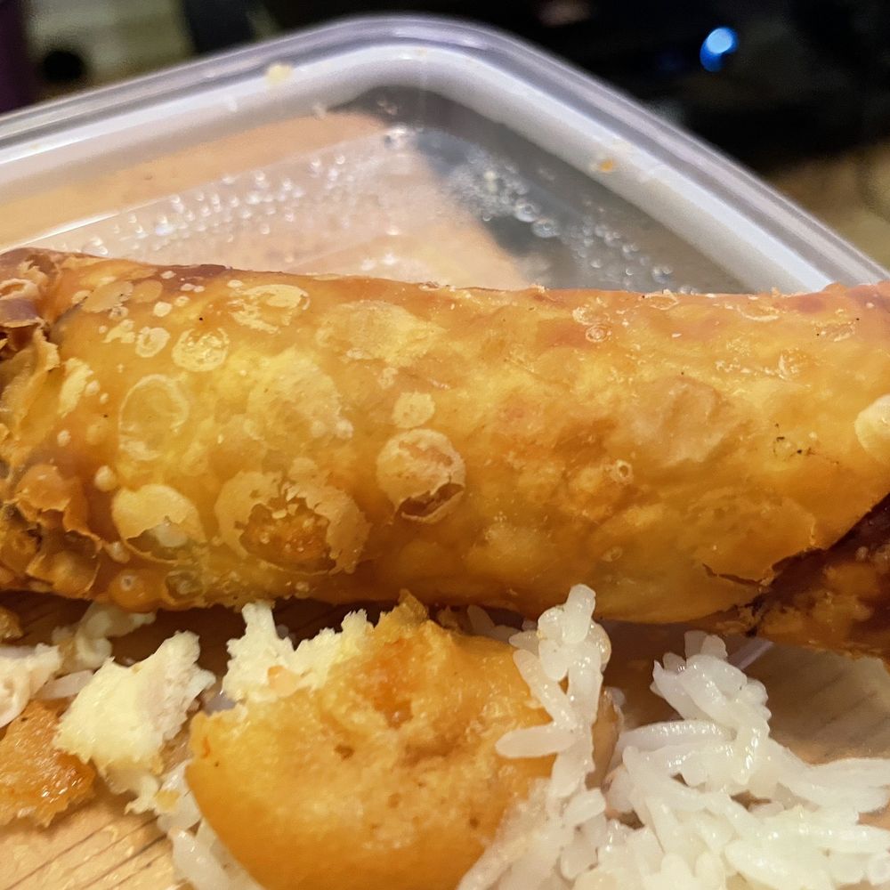 Great Wall Chinese Restaurant - Pork Egg Roll - Cantonese Near Me - West Reading, Pennsylvania