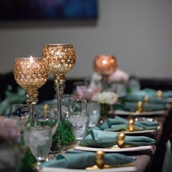 Mano's Restaurant & Lounge