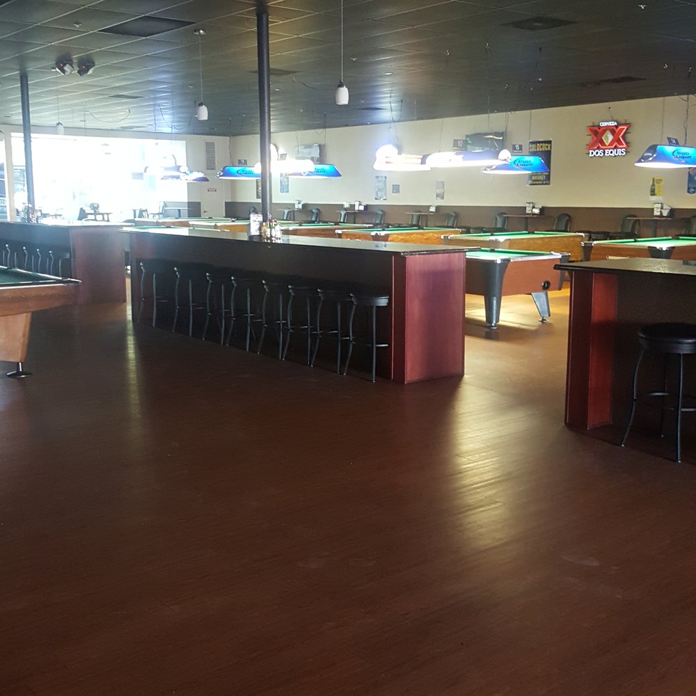 Shooters Hemet - Visiting our girls, Transfer. Enjoying a game of pool and some grub. - Sports Bars Near Me - Hemet, California
