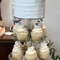 Lucy J Confections - Regular delicious cupcakes