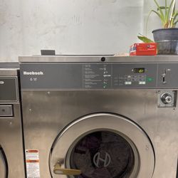 Quick Wash Laundromat - Large washer $5/load but it's displaying E: dr and I can not open the door to get my clothes out