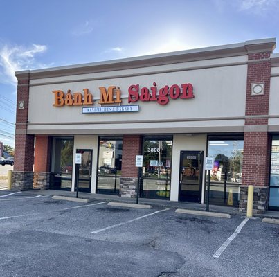 Banh Mi Saigon by null