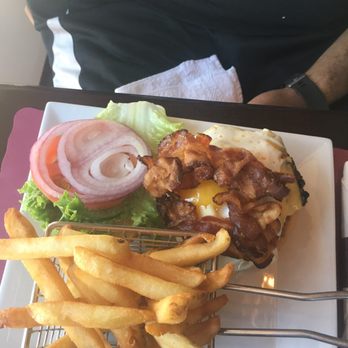 Francey Brady's - Brunch Burger - Irish Pub Near Me - Yonkers, New York