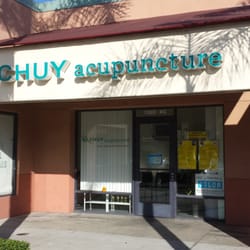 Chuy Acupuncture - Storefront in the afternoon