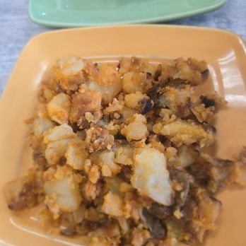 Strawberry Breakfast House - Season potatoes - Breakfast & Brunch Near Me - Greensboro, North Carolina Strawberry Breakfast House - Season potatoes - Breakfast & Brunch Near Me - Greensboro, North Carolina