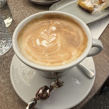Le Petit Royal - Cappuccino - Cafes Near Me - Zermatt, VS Le Petit Royal - Cappuccino - Cafes Near Me - Zermatt, VS
