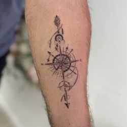 Tiny Tattoos East Bae - Sickkk compass tattoo for this wanderlust client