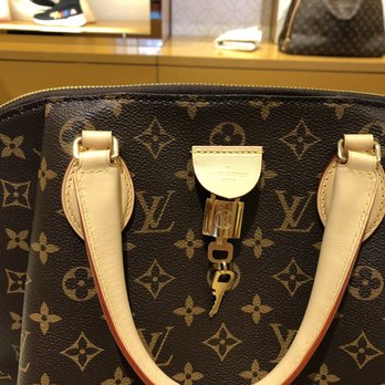 Louis Vuitton - Zipper is not working - Luggage Near Me - Paris, 75 Louis Vuitton - Zipper is not working - Luggage Near Me - Paris, 75