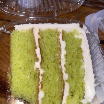 Papa Diesels BBQ - Key lime cake Aunt Dot's Slice of Cake - Barbeque Near Me - Apopka, Florida