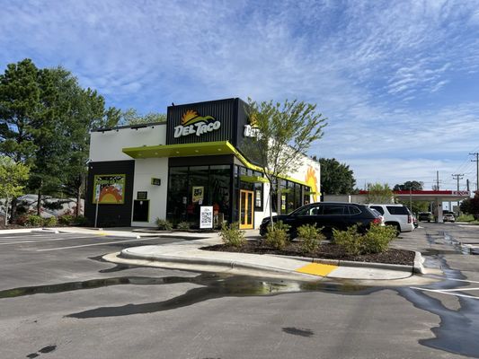 Del Taco by null