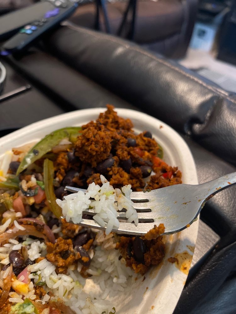 CHIPOTLE MEXICAN GRILL Updated July 2024 10 Reviews 3101 Raeford