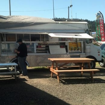 Taco's Dani - a taco truck parked in a parking lot - Mexican Near Me - Oakland, Oregon Taco's Dani - a taco truck parked in a parking lot - Mexican Near Me - Oakland, Oregon