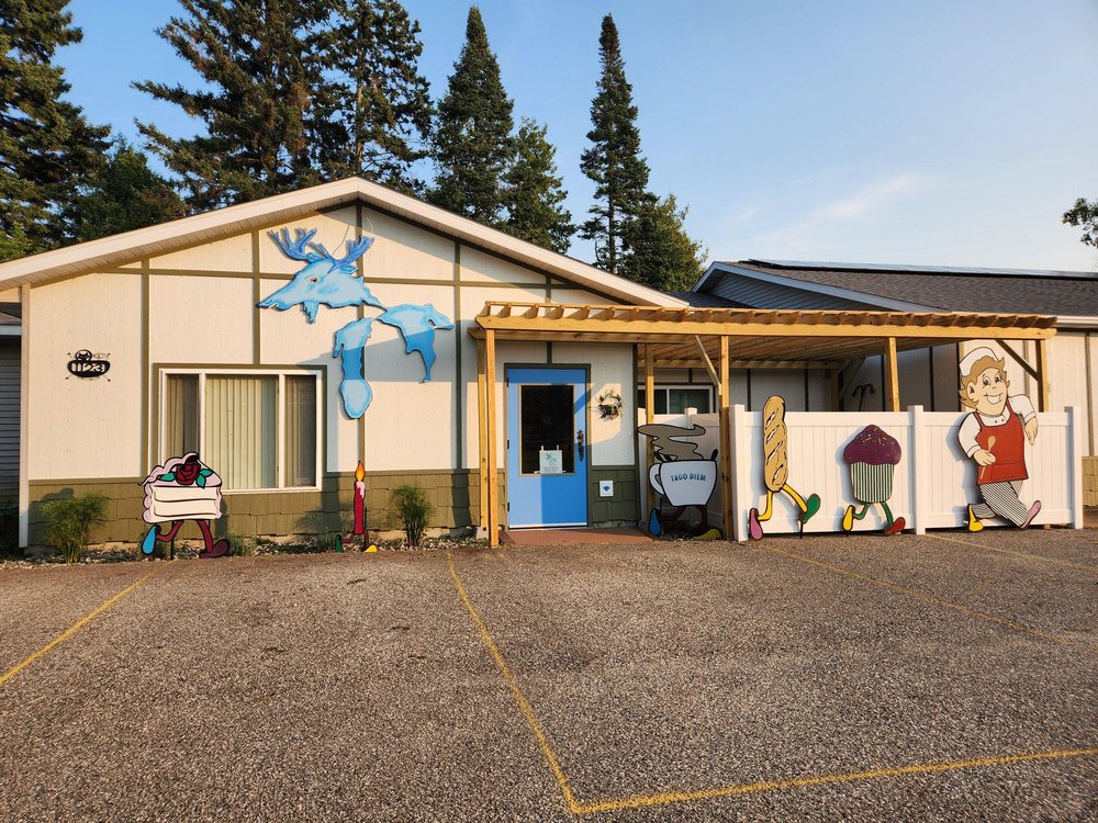 The Bleu Moose Bakery cafe Logo