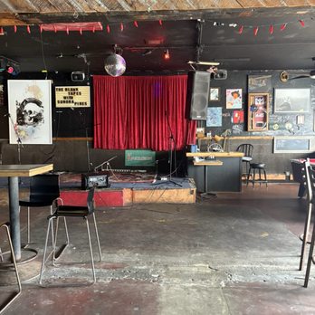 Knuckleheads Sports Bar - Wine Bars Near Me - San Clemente, California