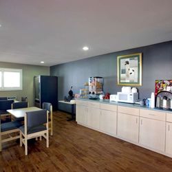 Americas Best Value Inn Midland - Breakfast Area