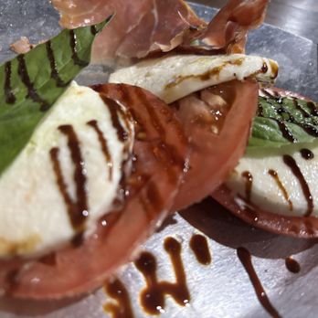 V Pizza - Caprese salad - Pizza Near Me - Jacksonville Beach, Florida V Pizza - Caprese salad - Pizza Near Me - Jacksonville Beach, Florida
