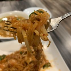 Mani Thai Cuisine - Pad Thai