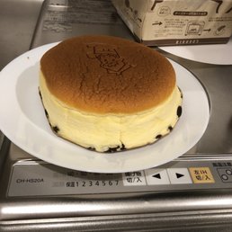 りくろーおじさんの店 JR新大阪駅中央口店 - Updated November 2025