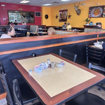 Vera's Kitchen - Dining area - Mexican Near Me - Monroe, North Carolina Vera's Kitchen - Dining area - Mexican Near Me - Monroe, North Carolina