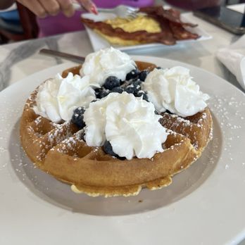 Honey Bee - Breakfast & Brunch Near Me - Saint John, Indiana
