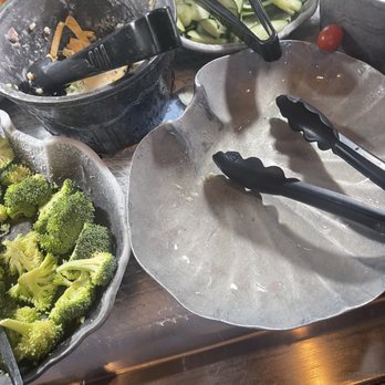 Ruby Tuesday - Crappy salad bar - Burgers Near Me - St. Robert, Missouri