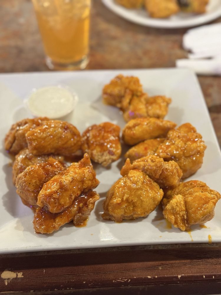 Bon-Bon  Wings & Grill