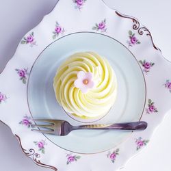 Mistletoe Cakes - Lemon cupcake!