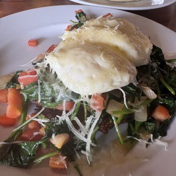 Hugo’s Restaurant - Breakfast & Brunch Near Me - West Hollywood, California