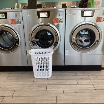 Spritzy Laundromat - 6 load washers - Laundromat Near Me - Jacksonville, Florida Spritzy Laundromat - 6 load washers - Laundromat Near Me - Jacksonville, Florida
