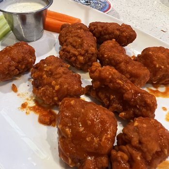 Moonshine Deck - Spicy garlic boneless wings - American Near Me - Houston, Texas Moonshine Deck - Spicy garlic boneless wings - American Near Me - Houston, Texas