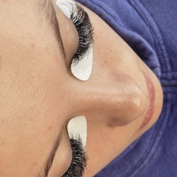 Lash Divas Day Spa - Full Set of Synthetic Extensions