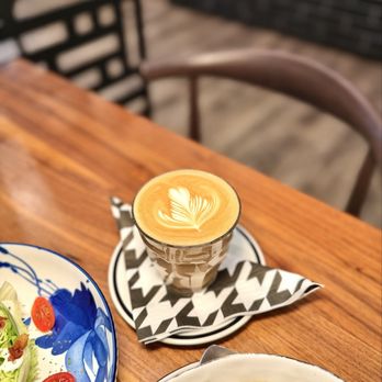 Lungo Thai Eatery - Latte ($5.50) - Breakfast & Brunch Near Me - Mountain View, California