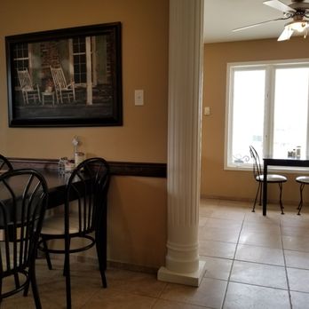 Strato's Pizzeria & Restaurant - Pizza Near Me - Consecon, Ontario