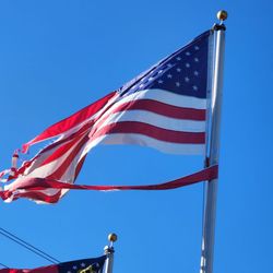 Lake Winnie - Destroyed American flag being displayed