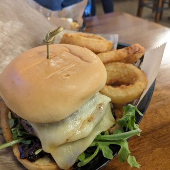Lil Beaver Brewery - Dam Smashburger - Breweries Near Me - Bloomington, Illinois