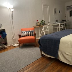 The Barcelona Studios - Our room. Two beds, desk, table and 1 easy chair. Very comfortable and easy. Couldn't ask for a better location and price.