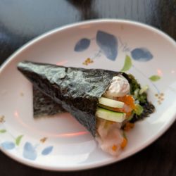 Scallop hand roll. Too much mayo for me.