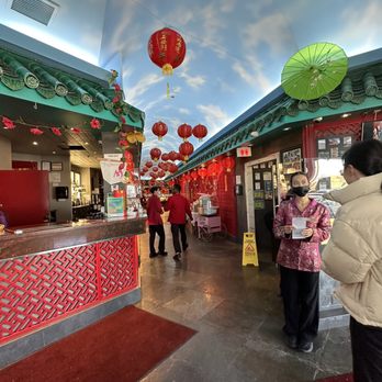 Mandarin Restaurant - Entrance - Chinese Near Me - North York, Ontario