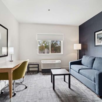 Sonesta Essential Vacaville - Napa Valley - Sofa bed and work desk - Hotels Near Me - Vacaville, California