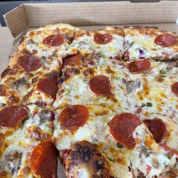 Pizzeria Venti - Posier pizza! Don't waste your time or hard earned money! - Pizza Near Me - Vonore, Tennessee