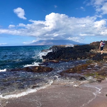 The Snorkel Store - Kihei - The Snorkel Store chairs and snorkel gear on the move at the Black Sand Beach at Makena Landing. - Beach Equipment Rentals Near Me - Kihei, Hawaii
