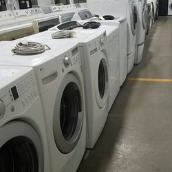 Willie's Appliance - Lines of fully refurbished machines.