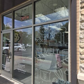 Crumbl - Leesburg - outside - Bakeries Near Me - Leesburg, Virginia