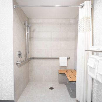 Hampton Inn Dubuque - Guest room bath - Hotels Near Me - Dubuque, Iowa Hampton Inn Dubuque - Guest room bath - Hotels Near Me - Dubuque, Iowa