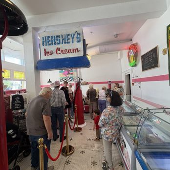 Vibin' Vinny's - Ice cream shop - Fish & Chips Near Me - Lake Wales, Florida