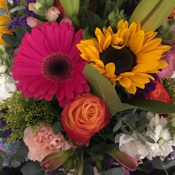 Fantasy Flower & Gift - Last minute request for large mixed bouquet this 2020 Mother's day.. they really came thru during the shutdown.. - Florists Near Me - Lynwood, California