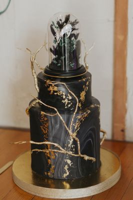Flouring Cake Shop by null